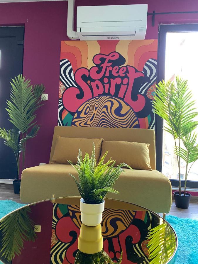 Capsule Groovy-Jacuzzi-Sauna-Billard-Netflix- Nintendo Switch & Jeux Mons Exteriör bild
