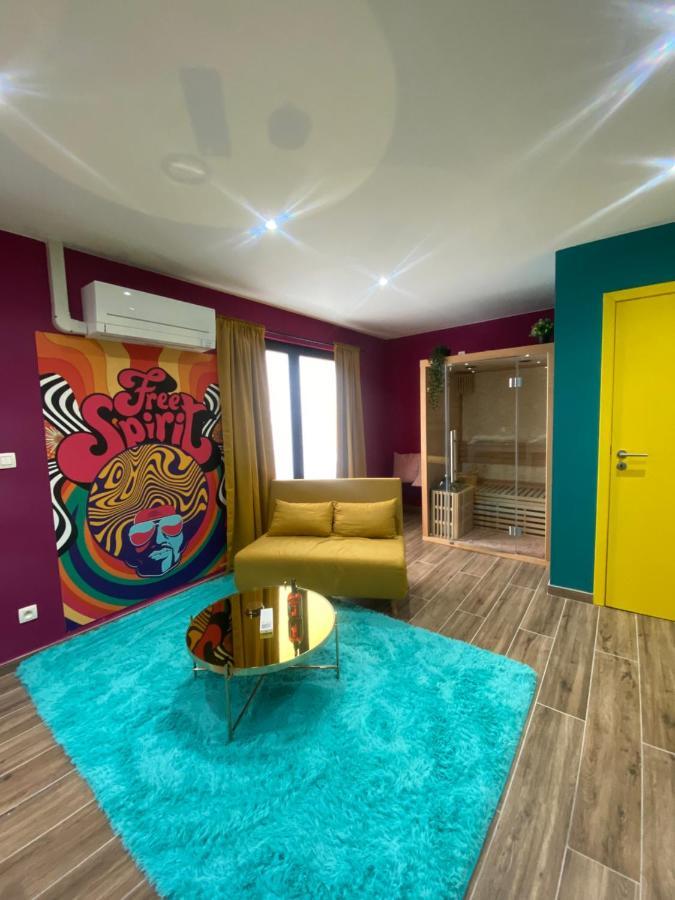 Capsule Groovy-Jacuzzi-Sauna-Billard-Netflix- Nintendo Switch & Jeux Mons Exteriör bild