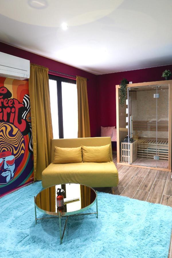 Capsule Groovy-Jacuzzi-Sauna-Billard-Netflix- Nintendo Switch & Jeux Mons Exteriör bild