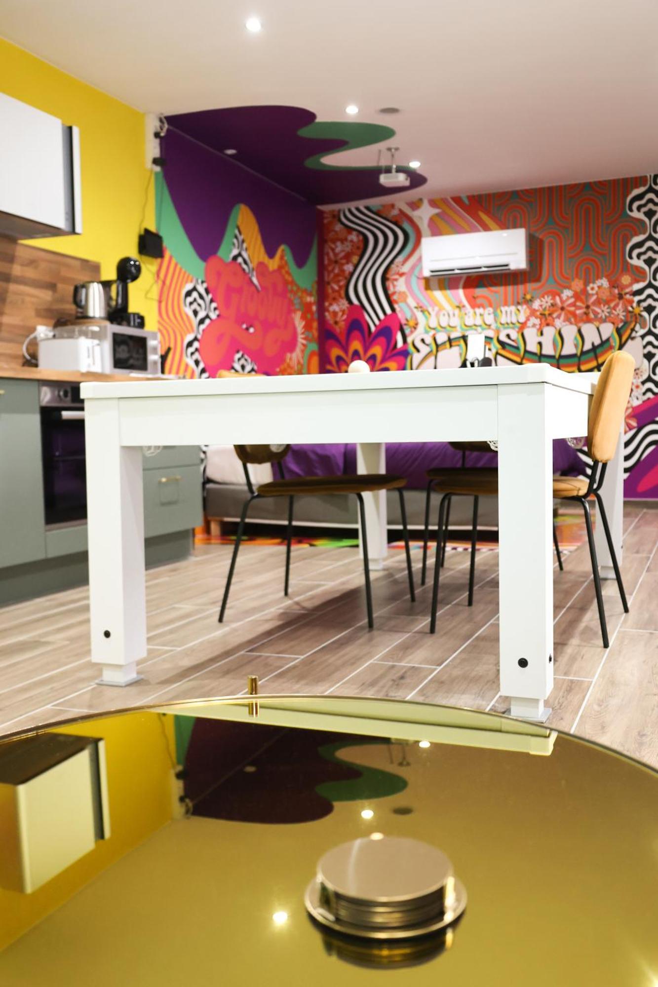 Capsule Groovy-Jacuzzi-Sauna-Billard-Netflix- Nintendo Switch & Jeux Mons Exteriör bild