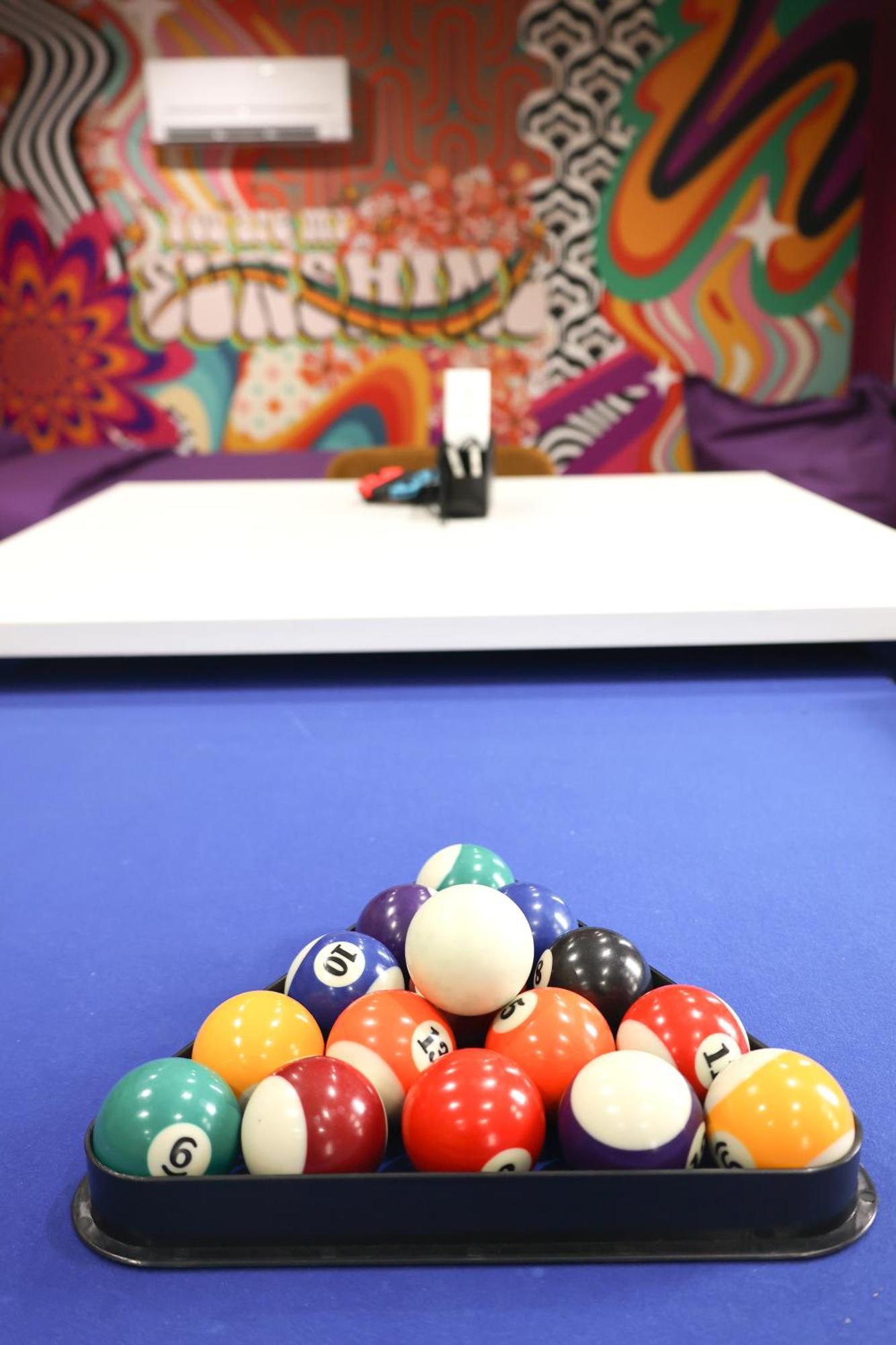 Capsule Groovy-Jacuzzi-Sauna-Billard-Netflix- Nintendo Switch & Jeux Mons Exteriör bild